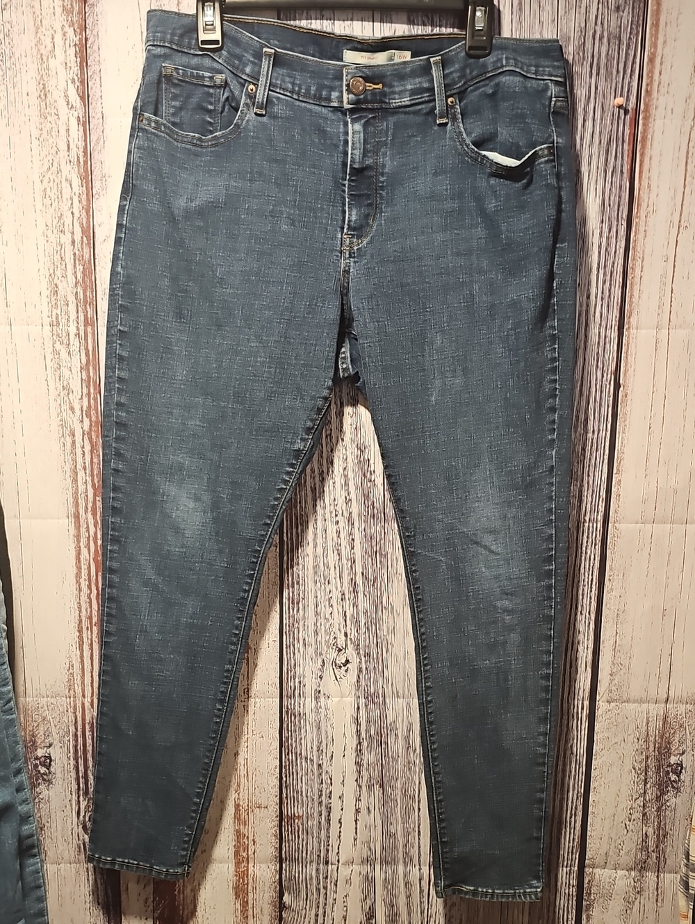Levi's Women's Straight Leg Jeans in Faded Blue